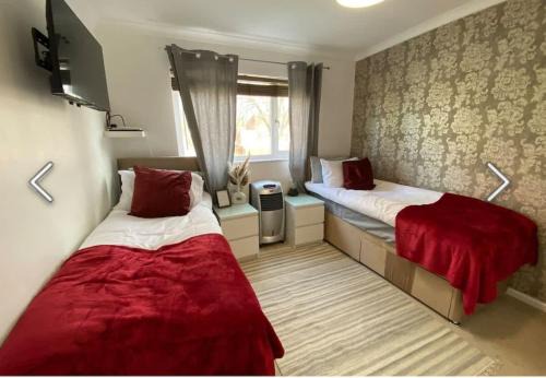 Milton Keynes House | Flamingo Short Lets Greenleys