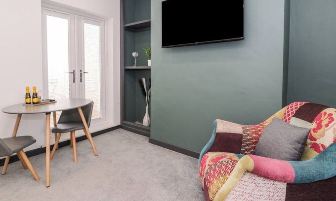 Deganwy Cottage | FLAT 1, MONA HOUSE, pet friendly, country holiday cottage in Deganwy