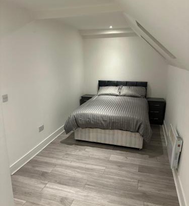 Epsom Apartment | Flat 10 - Epsom High Street