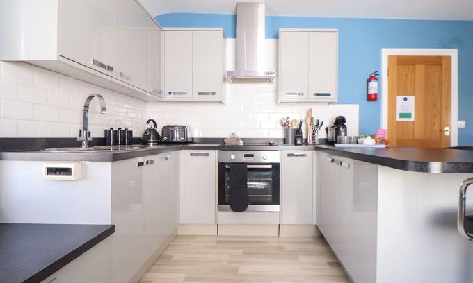 St Merryn Cottage | FLAT 2 NILES PLACE, pet friendly in St Merryn