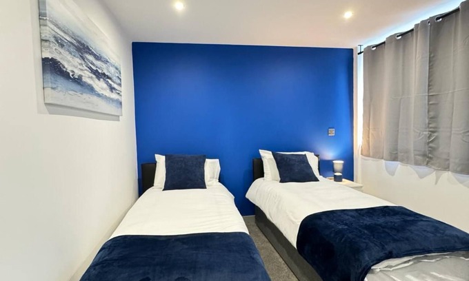 Yeadon Apartment | Flat 507 Modern Luxury Living