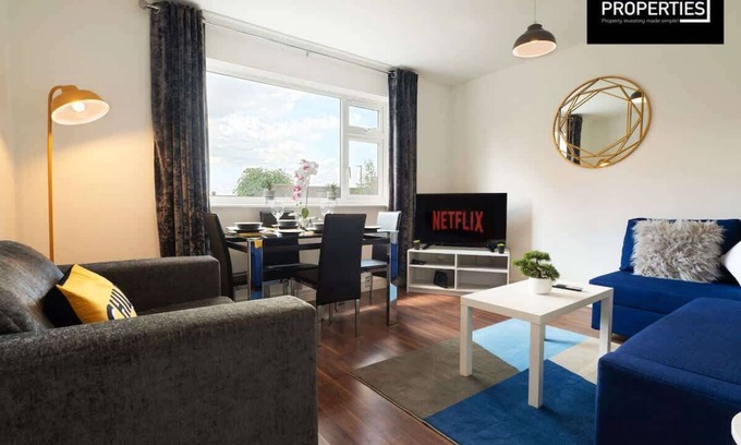 Hinckley Apartment | Flat 8 Inviting 2 Bedroom 1st Floor flat | Parking