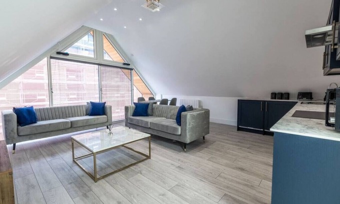 Camberley Apartment | Flat#9, 1 Portesbery Camberley · Pent House | Town Centre | Stunning and Spacious