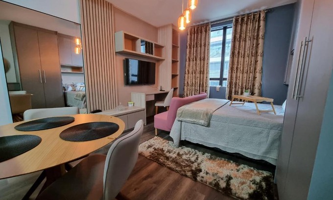 Alphaville Apartment | Flat luxo, mobiliado c/ar, wi-fi, pisc. e academia