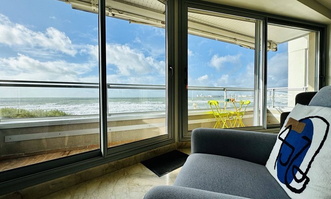 Bourgenay Apartment | Flat with breathtaking views over the Bay of Les Sables