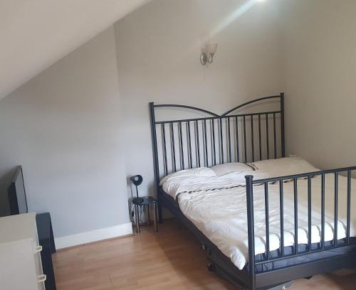 Elmers End Apartment | Flat with excellent transport links to central London.