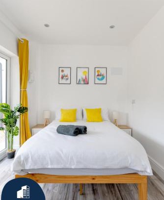 Aigburth Apartment | Flatzy - Charming Garden Annexe in Aigburth with Kitchenette