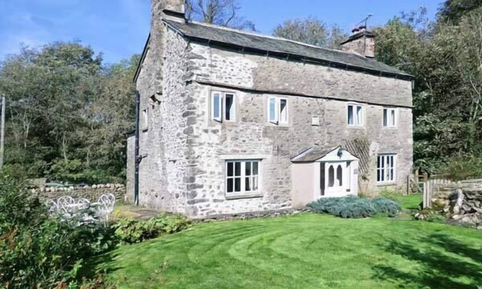Carnforth Cottage | FLESHBECK COTTAGE, family friendly, with open fire in Kirkby Lonsdale