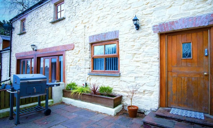 Llanddowror House | Fletcher Coach House - 3 Bedroom Cottage - Pendine