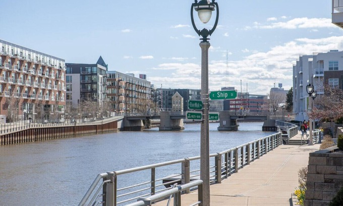 Brewers Hill Apartment | Flexhome Brewer's Hill 2BR TS2 - BradySt+Riverwalk