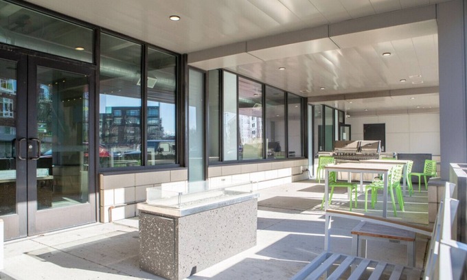 Brewers Hill Apartment | Flexhome East Side Studio R3 - Brady+Fiserv+Balcony