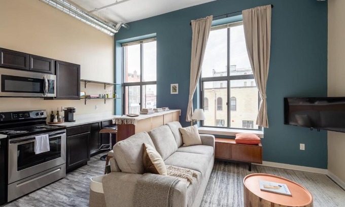 Fifth Ward Apartment | Flexhome Walker's Point Studio A3
