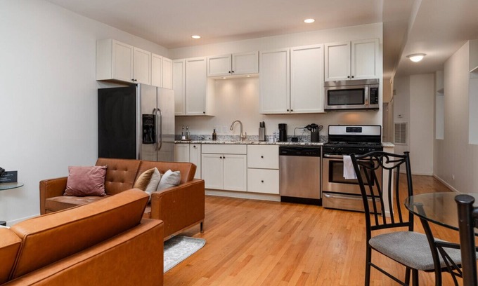 Wicker Park Apartment | Flexhome Wicker Park 2BR P1