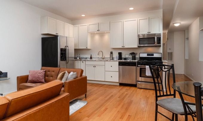 Wicker Park Apartment | Flexhome Wicker Park 2BR P2