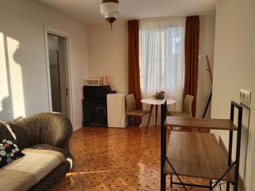 Kutaisi Apartment | Fligel in the garden