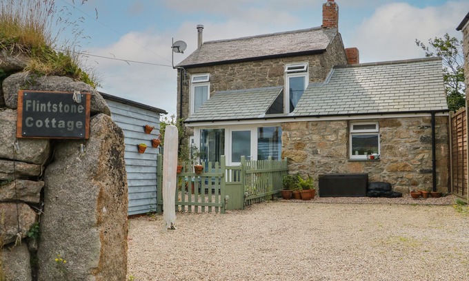 Pendeen Cottage | FLINTSTONE COTTAGE, pet friendly, with open fire in Pendeen