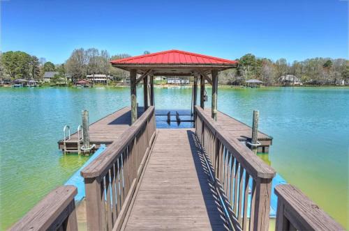 Mooresville House | Flip Flop Therapy by AvantStay Lakefront Home w Game Room Dock Access