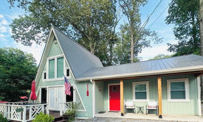 Springville Cabin | Float On Inn- Cabin at Kentucky Lake - Pet Friendly