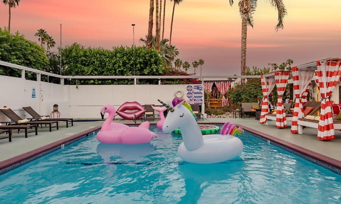 Tahquitz River Estates Hotel | Float Palm Springs - Adults Only