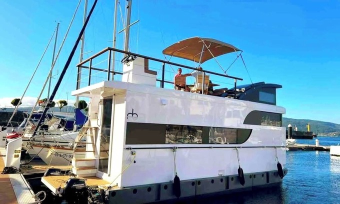 Vigo Boat Rental | Floating House in the center of Vigo