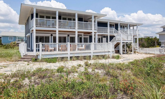 Shell Island House | Flock of Sea Girls by Sea Scape Properties