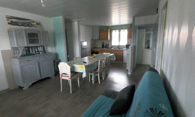 Sainte-Cecile-Plage Apartment | Floor of a detached house, near the beach