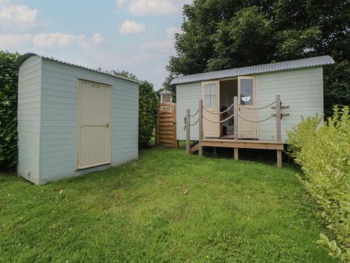 Liskeard House | Flora's Hut