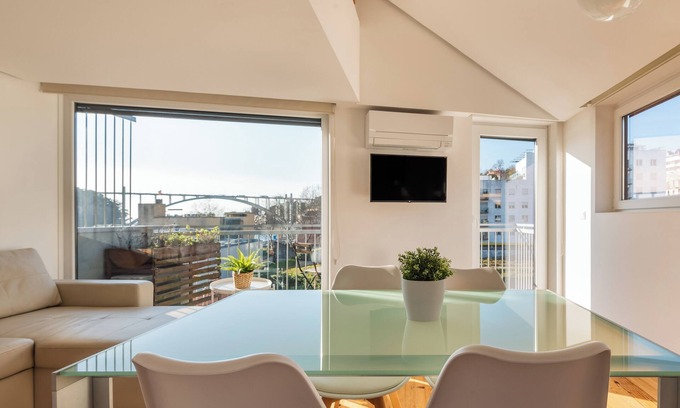 Lordelo do Ouro e Massarelos Apartment | Flora5 flora Apartments, Duplex w/Balcony +AC