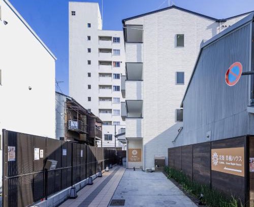 Ukyo Ward Apartment | Floral Green Maple House