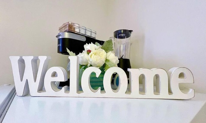 Garden Court Apartment | Floral Home I Spacious 3BD 1BA Gem I Sleeps 8