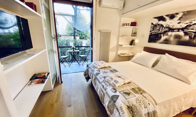 Le Cure Apartment | Florence Libertà apartment with balcony