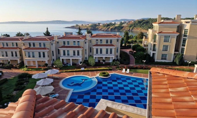 Chernomorets Apartment | Flores Garden - Menada Apartments