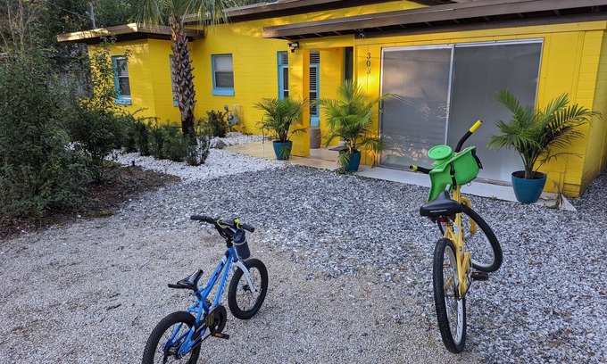 Fort Walton Beach House | Florida Sunshine @ The Pineapple by the Bay House Beach & Downtown FWB!