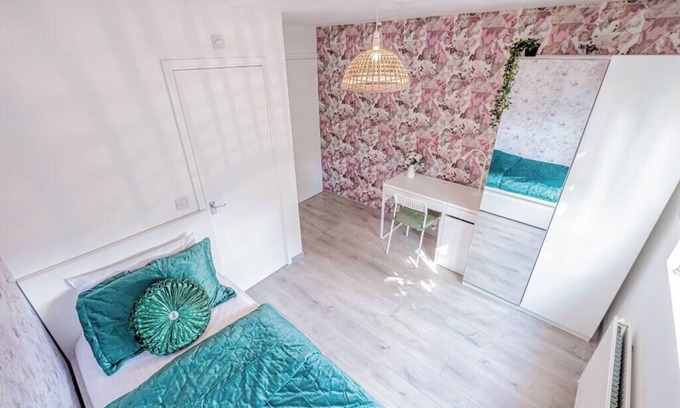 Great Houghton Apartment | Flower at Forest Home