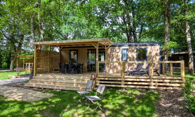 Tremolat House | Flower Camping LES BERGES DE LA DORDOGNE * - Mobil-Home Premium 33m2 Bahia - 3 bedrooms + semi-covered terrace +LV + TV + CLIM 6 people