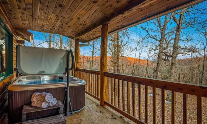 Compton Cabin | Fly Away Cabin- Modern, Serene, And Convenient