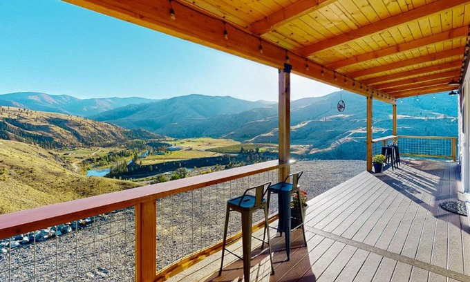 Pateros House | Flycast Meadows