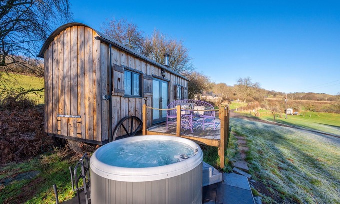 Trecastle House | Flying Scotsman - One Bedroom House, Sleeps 2