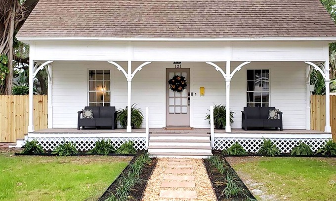 River District House | Fogarty Manor - Close to downtown and beaches, no cleaning