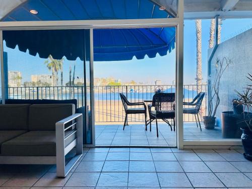 Marina del Rey Hotel | Foghorn Harbor Inn