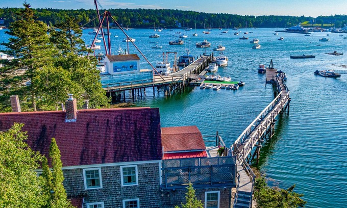 Manset Apartment | Fok-Sul - Dockside Getaway in a 1820's Dockhouse!