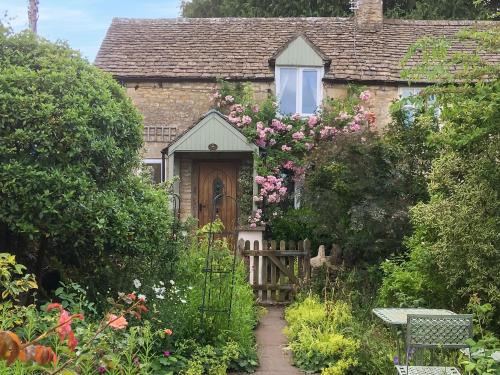 Avening House | Folly Cottage