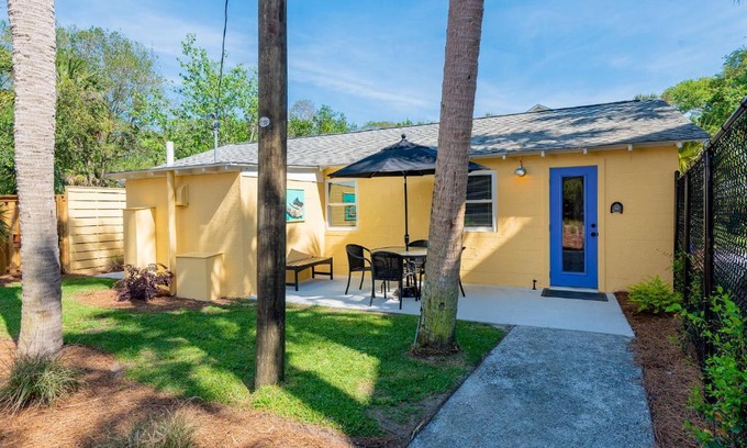 Folly Beach House | Folly Vacation Laid Back Casual Beach Bungalow 209-B