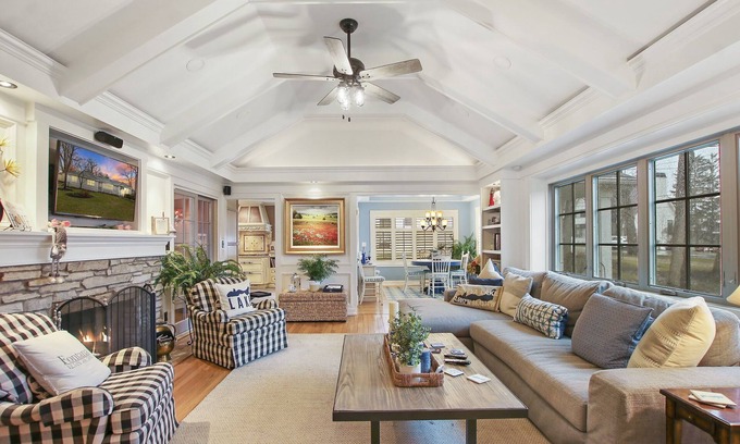 Fontana-on-Geneva Lake House | Fontana Lakeside Haven |Pier Acces |Screened-in Porch |Fireplace |Fire Pit |Lawn Games |Monthly Stay