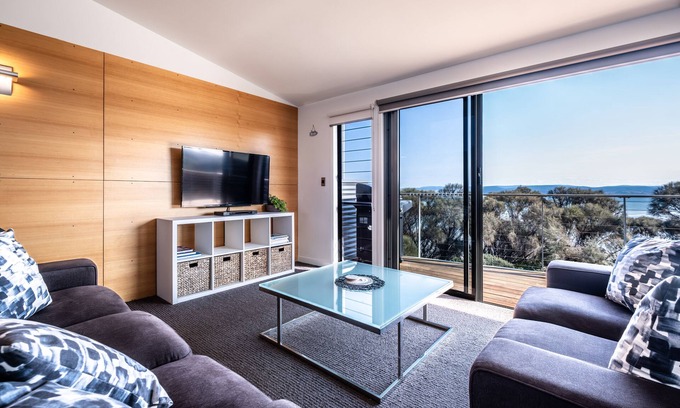 Coles Bay Apartment | Footprints 2