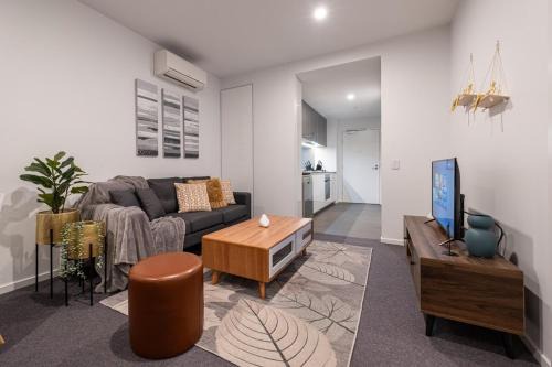 Footscray Apartment | Footscray Pool Pleasant &bright 2br2ba Apt