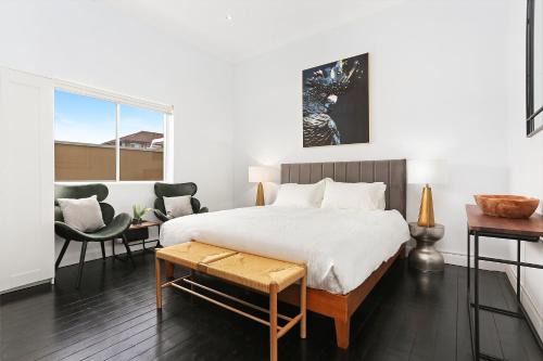 North Bondi Apartment | Footsteps to The Sand & Surf