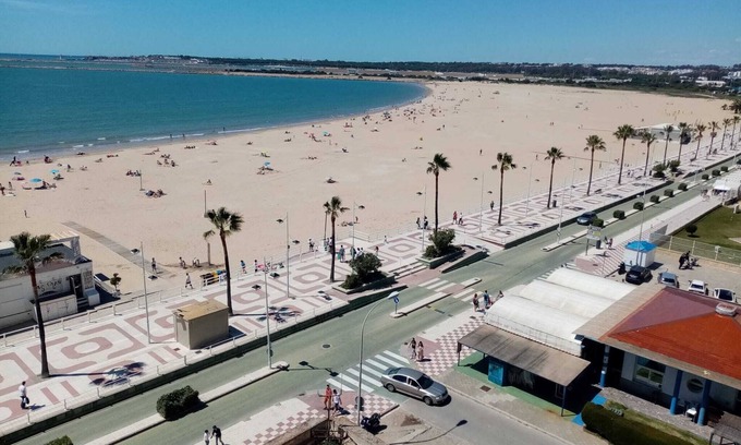 Valdelagrana Apartment | For rent for days or weeks, magnificent apartment, 1st line beach 2 to 4 people