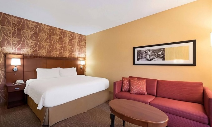 Auburn Hills Resort | For The Whole Family! 4 Modern and Pet-friendly Units, Indoor Swimming Pool!