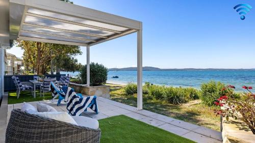 Salamander Bay House | Foreshore Bliss